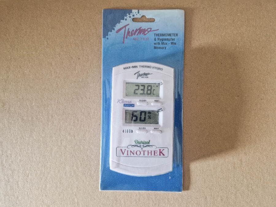 10 Thermometer/Hygrometer 